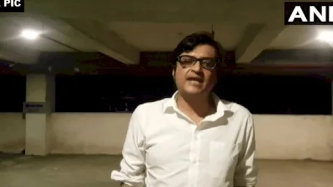नई दिल्ली: सुप्रीम कोर्ट से पत्रकार अर्नब गोस्वामी को मिली बेल, महाराष्ट्र सरकार को फटकार