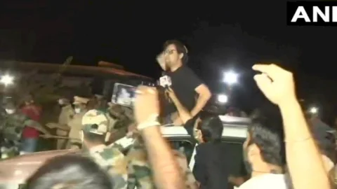 सुप्रीम कोर्ट से बेल मिलने पर जेल से निकले पत्रकारअर्नब गोस्वामी, कहा-भारत के लोगों की जीत