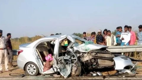 जामताड़ा:गोविंदपुर-साहिबगंज हाइवे पर कार व पिकअप वैन में टक्कर,एक ही फैमिली के चार लोगों की मौत