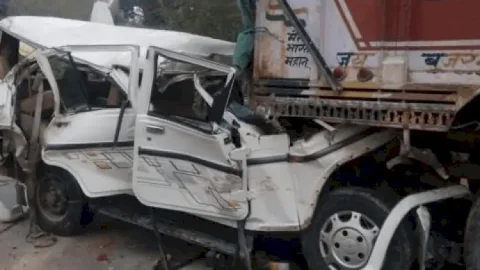 UP: प्रतापगढ़ में बारातियों से भरी बोलेरो खड़े ट्रक में घुसी, छह बच्चों समेत 14 की मौत