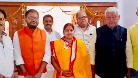 Chhath Puja 2020: डूबते सूर्य को आज शाम दिया जायेगा अर्घ्य