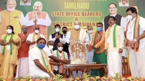तमिलनाडु में बीजेपी और AIADMK 2021 का विधानसभा चुनाव लड़ेंगे साथ-साथ,अमित शाह ने  कई परियोजनाओं की आधारशिला रखी