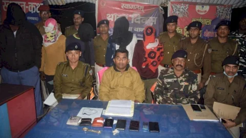 धनबाद: इंटर स्टेट वैकिल चोर गैंग का खुलासा, कार व ट्रक बरामद, पांच अरेस्ट