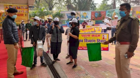 Dhanbad news:चैंबर डेलीगेशन SSP से मिला, BBMKU दीक्षांत समारोह, पहला कदम स्कूल , डालसा टीम ने वृद्ध पिता को उसके पुत्र से मिलाया