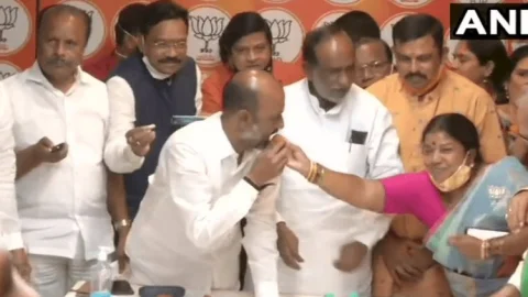 Hyderabad Municipal Election: टीआरएस को तगड़ा झटका, ओवैसी के गढ़ में बीजेपी ने मारी बाजी, भाजपा सेकेंड व AIMIM थर्ड नंबर पर पहुंची