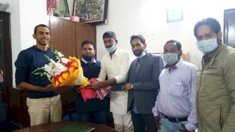 धनबाद जिला युवक कांग्रेस उपाध्यक्ष डेविड सिंह ने नेशनल प्रसिडेंट Srinivas BV से मिलकर दी बधाई