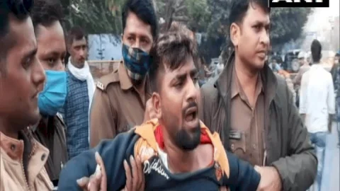 यूपी: अलीगढ़ में दूसरे समुदाय की युवती से शादी करने पहुंचे युवक की कोर्ट कैंपस में पिटाई, FIR दर्ज