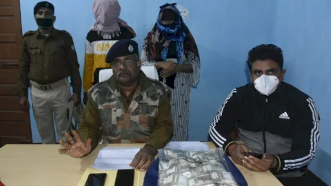 धनबाद: पोती ने लवर के साथ मिलकर दादा के बैंक अकाउंट से निकाले थे 11.30 लाख रुपये, दोनों कोलकाता से अरेस्ट
