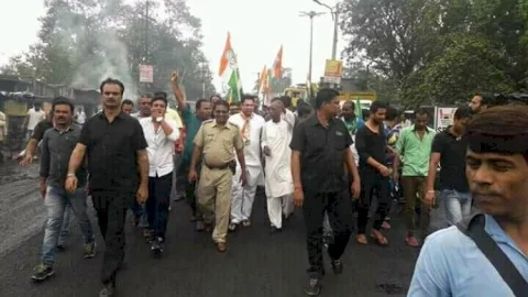 धनबाद: सेंट्रल गवर्नमेंट के नये कृषि कानून के खिलाफ बाघमारा विधानसभा क्षेत्र में रणविजय सिंह ने समर्थकों के साथ किया मार्च