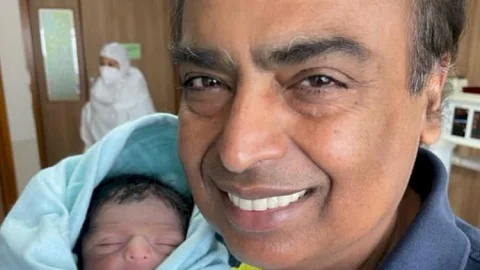 मुकेश और नीता अंबानी बने दादा-दादी,आकाश अंबानी और श्लोका के घर बेटे का जन्म