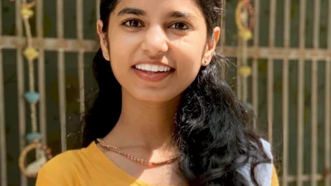 बिहार: लोक गायिका मैथिली ठाकुर ने ठुकराया बॉलीवुड के गानों का ऑफर, सोशल मीडिया पर खूब हो रही है प्रशंसा