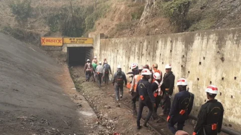 धनबाद: ईसीएल खुदिया कोलियरी में पानी में लापता दोनों मजदूरों का चौथे दिन भी नहीं मिला सुराग