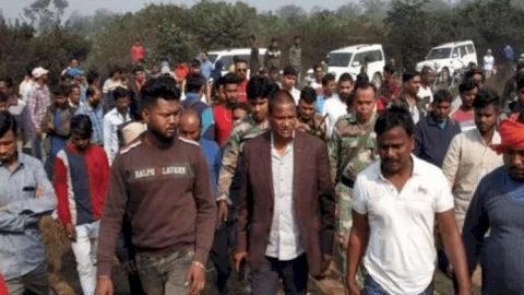 धनबाद: बाघमारा एमएलए ढुल्लू महतो ने भौंरा में ड्राइवर के  हत्यारों की शीघ्र गिरफ्तारी की मांग की