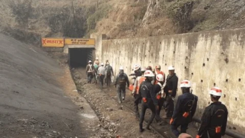 धनबाद: इसीएल की खुदिया कोलियरी में लापता दूसरे मजदूर की बॉडी भी निकली, अंधेरे में कार्रवाई से मजदूर संगठनों में नाराजगी