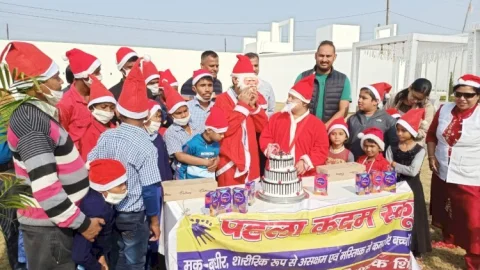 धनबाद: पहला कदम स्कूल ने बच्चों ने क्रिसमस मनाया