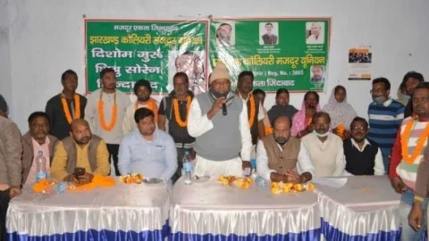 धनबाद:लाहबेड़ा के आदिवासी मजदूरों को रोजगार दिलायेगा जेएमएम : मथुरा महतो