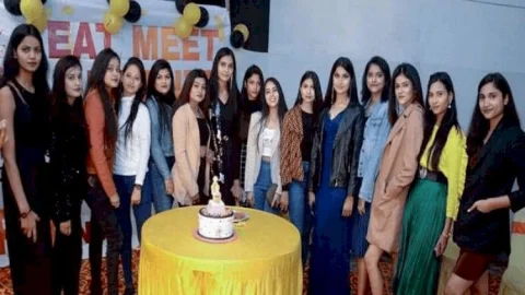 धनबाद: मिस्टर एंड मिस झारखंड फैशन शो के री-यूनियन में सुंदरियों ने बिखेरा जलवा
