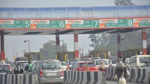 नई दिल्ली: FASTag लगाने की डेड लाइन अब 15 फरवरी हुई 