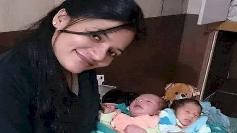 जुड़वा बेटियों के पैदा होते ही मां ने ठुकराया, महिला डॉक्टर ने लिया गोद, खुद की शादी के लिए रखी शर्त