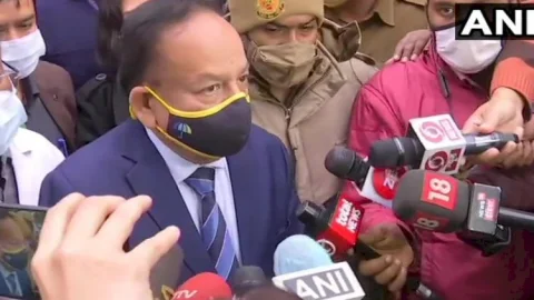 नई दिल्ली: देश में फ्री मिलेगी कोरोना वैक्सीन, फस्ट फेज में तीन करोड़ स्वास्थ्यकर्मियों-फ्रंटलाइन वर्कर्स को लगेगा टीका