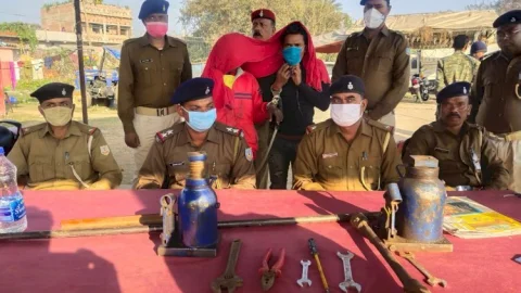 दुमका: हंसडीहा पुलिस को मिली सफलता, हाइवे पर वाहनों से चोरी करने वाले गैंग के दो क्रिमिनल अरेस्ट 