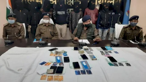 दुमका: पुलिस की बड़ी सफलता, कुख्यात विवेक मंडल व मुकेश मंडल समेत आठ  साइबर क्रिमिनल अरेस्ट