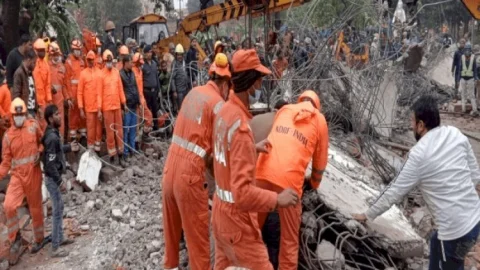 यूपी: गाजियाबाद में बड़ा हादसा, अंतिम संस्कार में गये लोगों पर छत गिरने से 18 की मौत, CM ने किया मुआवजे का एलान