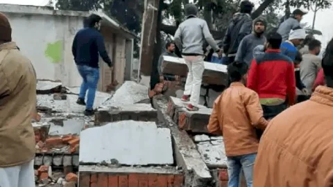 यूपी: मुरादनगर हादसे में मरने वालों की संख्या 23 पहुंची, जेई और कंट्रेक्टर सहित कई के खिलाफ FIR