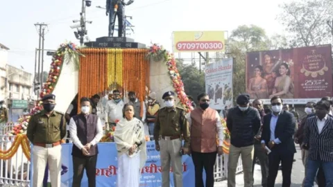 धनबाद : एसपी शहीद रणधीर प्रसाद वर्मा को पुण्यतिथि पर दी गयी भावपूर्ण श्रद्धांजलि