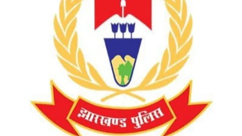 धनबाद:एक्युज्ड नहीं पकड़ाया तो तिसरा ऑफिसर इंचार्ज का कहर, आरोपित के मां, बाप और बहन को भेजा जेल
