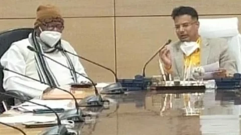 धनबाद:राजगंज प्राइमरी हेल्थ सेंटर के PPP मोड को हैंड ओवर करने पर फिलहाल लगा रोक, MLA मथुरा महतो का प्रयास रंग लाया