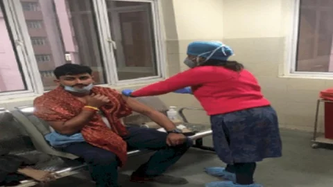 धनबाद के तीन भाईयों समेत पांच युवाओं ने खुद पर कराया कोरोना वैक्सींन का ट्रायल