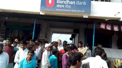 बिहार: मुजफ्फरपुर में बंधन  बैंक से 17 लाख की लूट, विरोध पर क्रिमिनलों ने कस्टमर्स को गोली मारी
