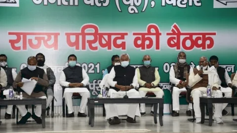 बिहार: JDU राज्य परिषद की बैठक में हार पर मंथन, CM नीतीश कुमार बोले- पता नहीं चला कौन दोस्त थे और कौन दुश्मन