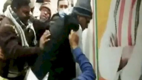बिहार: पटना में कांग्रेस की मीटिंग में स्टेट प्रभारी के सामने पार्टी नेताओं में भिड़ंत, चलीं कुर्सियां, मारपीट होते-होते बची