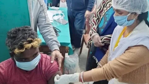 विश्व के सबसे बड़े टीकाकरण के आगाज में शामिल हुआ धनबाद,116 लोगों को दिया गया कोरोना वैक्सिन