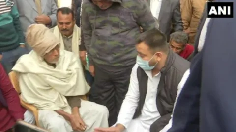बिहार: छपरा में रूपेश सिंह के परिजनों से मिले तेजस्वी, एक महीने में क्राइम कंट्रोल नहीं होने पर दिल्ली कूच करेंगे