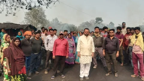 धनबाद: विश्वकर्मा प्रोजेक्ट में आज से ट्रक लोडिंग की तैयारी, हिंसक झड़प की संभावना, असंगठित मजदूरों का शक्ति प्रदर्शन