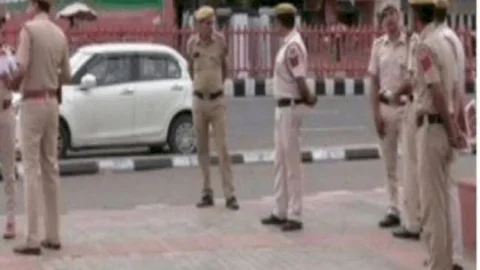 नई दिल्ली: खान मार्केट मेट्रो स्टेशन के पास आधी रात को लगे 'पाकिस्तान जिंदाबाद' के नारे, हरकत में पुलिस, तीन से पूछताछ