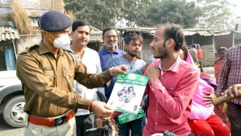  धनबाद:एनएचएआई टीम ने निरसा में चलाया सड़क सुरक्षा जागरुकता अभियान 