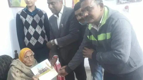 धनबाद: अयोध्या में राम मंदिर निर्माण के लिए एसएनएमसीएच प्रिंसिपल की सास ने दिये 11हजार एक सौ रुपये