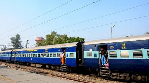 Indian Railway की नई सुविधा एंड टू एंड लगेज सर्विस शुरु, पैसेंजर्स के घर से सीधे ट्रेन की बर्थ पर पहुंचेगा सामान