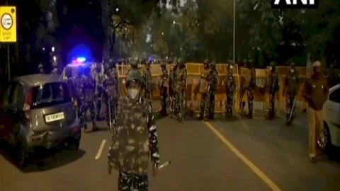 नई दिल्ली: टैक्सी सवार दो दहशतगर्दों ने इजरायली दूतावास के पास रखा था बम, जैश-उल-हिंद संगठन ने ली विस्फोट की जिम्मेदारी