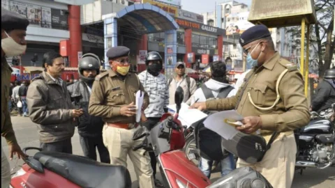 धनबाद:32 वां राष्ट्रीय सड़क सुरक्षा माह:सिटी सेंटर, रणधीर वर्मा चौक व श्रमिक चौक पर चला विशेष अभियान 