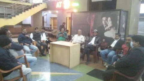 धनबाद: सिटी सेंटर मार्केट के पार्किंग एरिया में स्ट्रीट वेंडरों के कब्जे से दुकानदार परेशान, डीसी, एसएसपी से कार्रवाई की मांग 