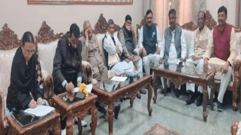बिहार: रुपेश सिंह मर्डर केस की सीबीआइ जांच की मांग, गवर्नर फागू चौहान से मिला नेताओं का डेलीगेशन