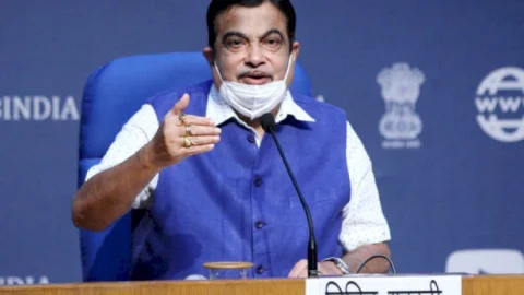 नई दिल्ली: रोड एक्सीडेंट कोरोना से ज्यादा डैंजर, हर दिन होती है 415 मौतें : नितिन गडकरी