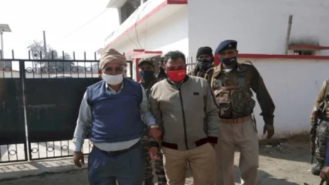पलामू:: एसीबी ने हरिहरगंज बीडीओ को सात हजार रुपये घूस लेते दबोचा