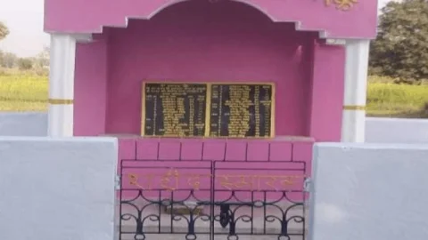 बिहार: बारा नरसंहार के शहीदों को श्रद्धांजलि,स्मा रक स्थल पर पूजा-अर्चना