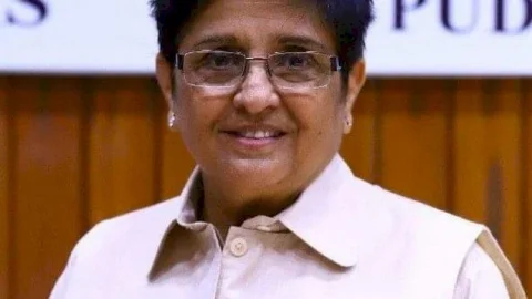 नई दिल्ली: पुडुचेरी की एलजी किरण बेदी हटाई गई, तेलंगाना की गवर्नर को एडीशनल चार्ज